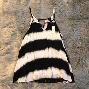 Women’s Sleeveless Black and Whit Top